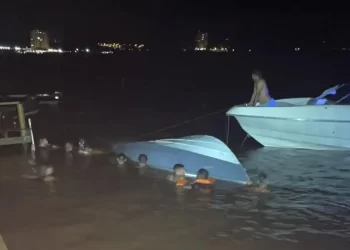 Lancha colide com píer e deixa seis mortos na divisa entre MG e SP