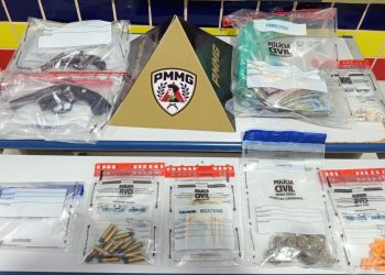 PM combate tráfico em distrito de Itueta e prende homem e mulher com drogas e armas