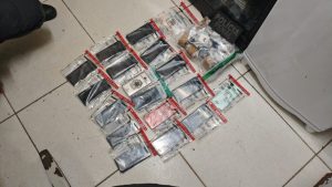 Polícia Penal detém jovem e apreende adolescente após tentativa de lançar celulares na Penitenciária da Paca