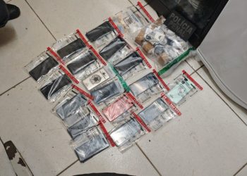 Polícia Penal detém jovem e apreende adolescente após tentativa de lançar celulares na Penitenciária da Paca