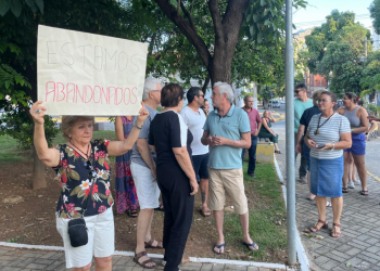 Viaduto do Filadélfia completa onze meses interditado e moradores protestam por solução