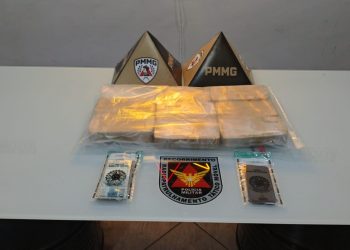 Três homens são detidos com oito barras de pasta base de cocaína no Centro de Valadares