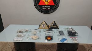 Dois homens são presos com arma e drogas durante ação da PM no bairro Vila do Sol