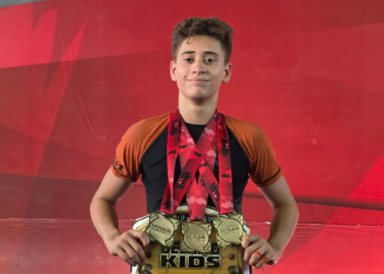 Jovem de Valadares conquista três ouros e cinturão em campeonato de jiu-jitsu em Ubá