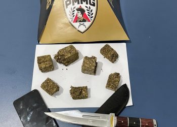 PM prende homem com tornozeleira eletrônica e apreende sete barras de maconha em São José da Safira