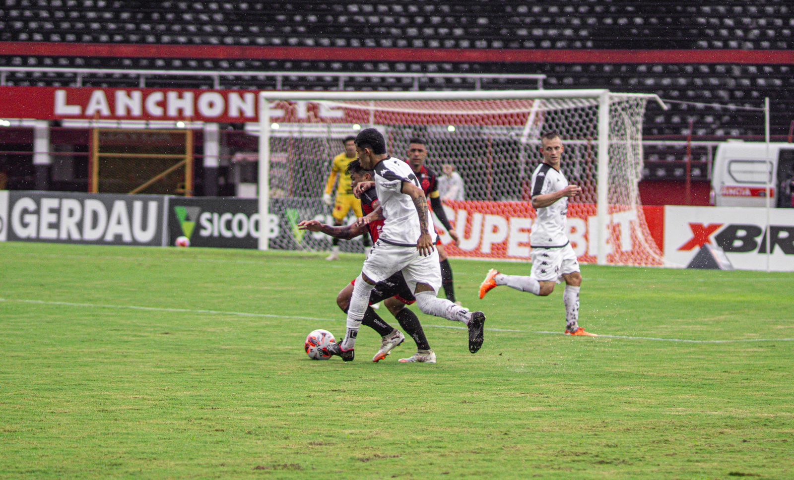 Democrata sofre derrota para o Pouso Alegre e se complica no Mineiro