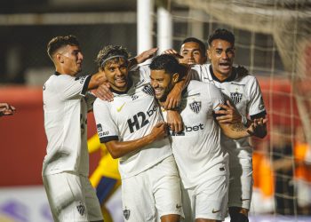 Em noite histórica para Hulk, Galo goleia e classifica no Mineiro