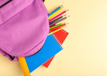 LBV entrega kits pedagógicos a crianças e jovens em situação de vulnerabilidade social