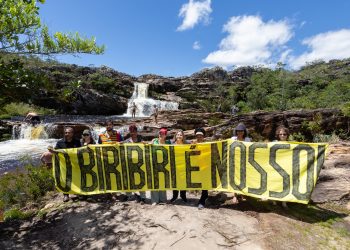 Moradores de Diamantina entregam abaixo-assinado contra concessão do Parque Estadual do Biribiri à iniciativa privada