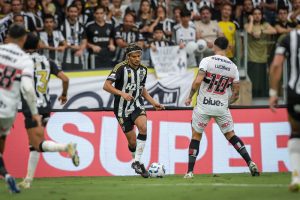 Atlético Mineiro enfrenta o líder São Paulo na Arena MRV pelo Brasileirão nesta quarta-feira