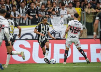 Atlético Mineiro enfrenta o líder São Paulo na Arena MRV pelo Brasileirão nesta quarta-feira