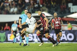 Atlético é superado pelo Vitória fora de casa no Brasileirão