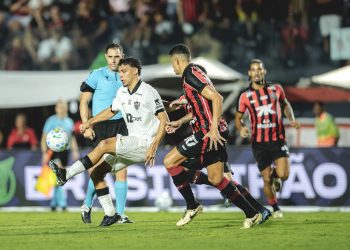 Atlético é superado pelo Vitória fora de casa no Brasileirão