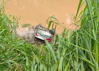 Acidente grave deixa três mortos após veículo despencar no Ribeirão Ipanema em Ipatinga