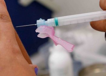 Minas Gerais inicia distribuição de 640 mil doses e antecipa vacinação contra a gripe
