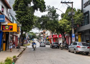 Recapeamento asfáltico é iniciado na Rua Vale Formoso no bairro Jardim Pérola