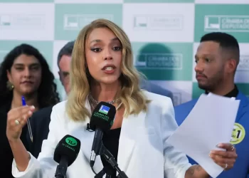 Deputada Erika Hilton processa Ratinho por discurso transfóbico