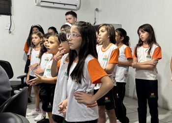 Alunos do Genoma Start Governador Valadares visitam o Sistema Leste de Comunicação