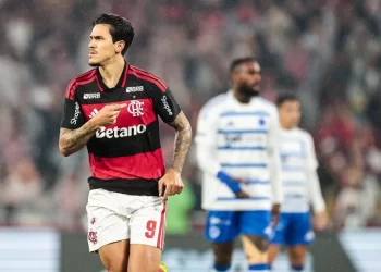 Flamengo vence o Cruzeiro por 2 a 0 no Maracanã e entra no G4 do Brasileirão