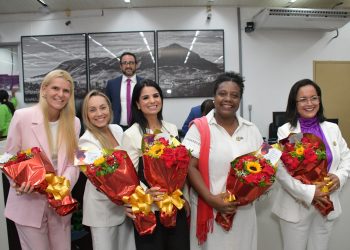 Câmara de Valadares homenageia 21 mulheres com Diploma Bertha Lutz
