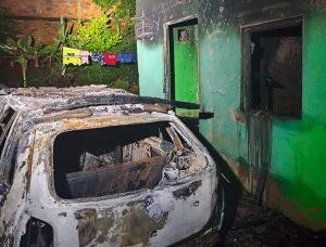 Fogo atinge casa no centro de Galiléia e pode ter origem criminosa