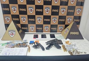 Operação da PM em Timóteo resulta em cinco prisões e apreensões de armas e drogas