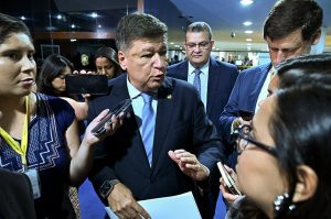 Carlos Viana critica decisão de Flávio Dino que suspendeu quebra de sigilo na CPMI do INSS