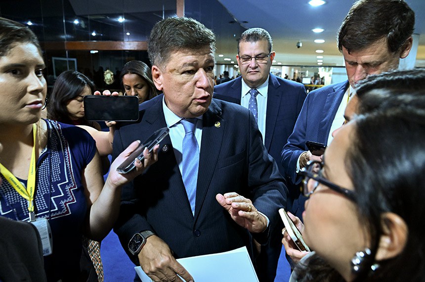 Carlos Viana critica decisão de Flávio Dino que suspendeu quebra de sigilo na CPMI do INSS