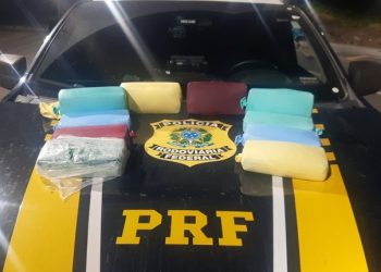 PRF apreende mais de 10 kg de pasta base de cocaína em carro que seguia para Valadares