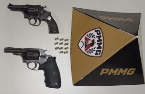 PM apreende dois adolescentes e armas após denúncia de plano de homicídio em Conselheiro Pena
