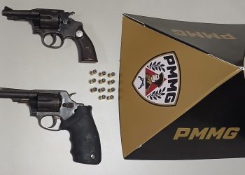 PM apreende dois adolescentes e armas após denúncia de plano de homicídio em Conselheiro Pena