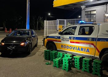 PM Rodoviária prende mulher e apreende 175 barras de maconha na BR-259 em Valadares