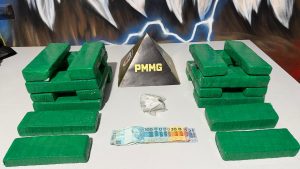 PM prende homem com 20 barras de maconha em Santana do Paraíso