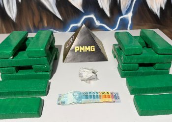 PM prende homem com 20 barras de maconha em Santana do Paraíso