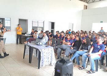 Polícia Militar ministra palestra sobre prevenção à violência doméstica em escola de Santa Efigênia de Minas
