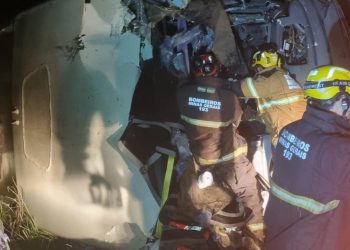 Motorista morre em acidente entre ônibus com universitários e carreta na BR-259 em Galiléia