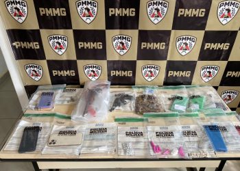 PM cumpre mandados, prende três homens e apreende drogas, armas e munições em Rio Vermelho