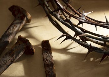 Paróquia São João XXIII encena Paixão de Cristo com percurso itinerante no Vila dos Montes