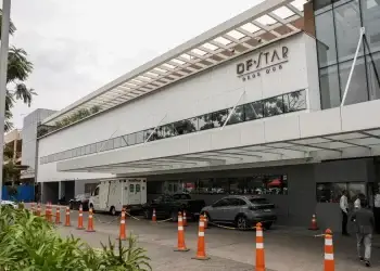 Bolsonaro é internado em UTI hospitalar com broncopneumonia bilateral