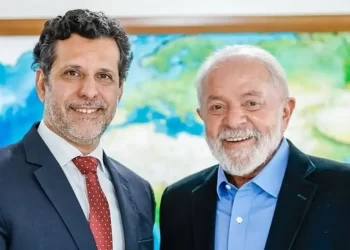 Lula anuncia que Leonardo Barchini assumirá o Ministério da Educação