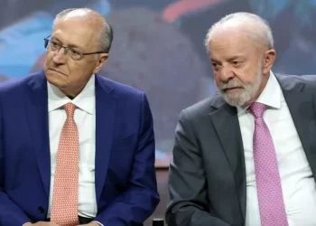 Lula se despede de ministros e confirma Alckmin como vice em chapa