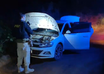 PRF resgata vítima de sequestro presa em porta-malas de carro roubado