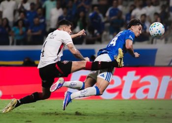 Cruzeiro vence o Vitória no Mineirão na estreia do técnico Arthur Jorge