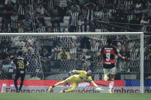 Atlético é goleado pelo Flamengo na Arena MRV e amplia a crise no Brasileirão