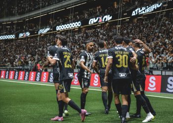 Galo vence Athletico-PR na Arena MRV e sobe na tabela do Brasileirão