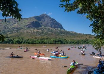 Passeio ecológico e copa de canoagem movimentam o Rio Doce em Valadares