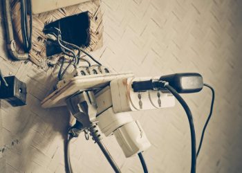 Brasil registra mais de 2 mil acidentes elétricos pelo terceiro ano seguido e acende alerta para prevenção