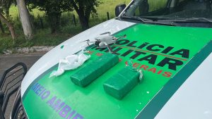 Perseguição policial termina com apreensão de drogas e prisão de motociclista na BR-259 em Valadares