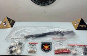 PM apreende espingarda calibre 12 e munições no bairro Vila Isa