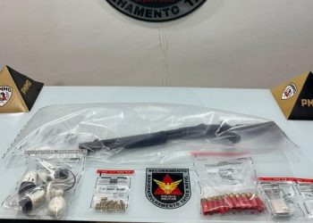 PM apreende espingarda calibre 12 e munições no bairro Vila Isa